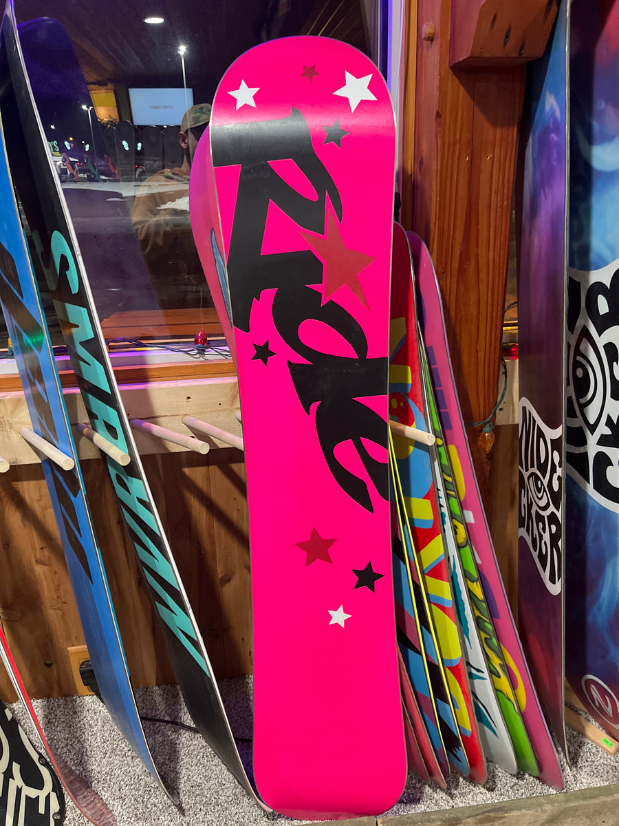 ride blush girls snowboard 137 A soft flex keeps it playful and easy to maneuver Ride Blush Snowboard - Girl's
