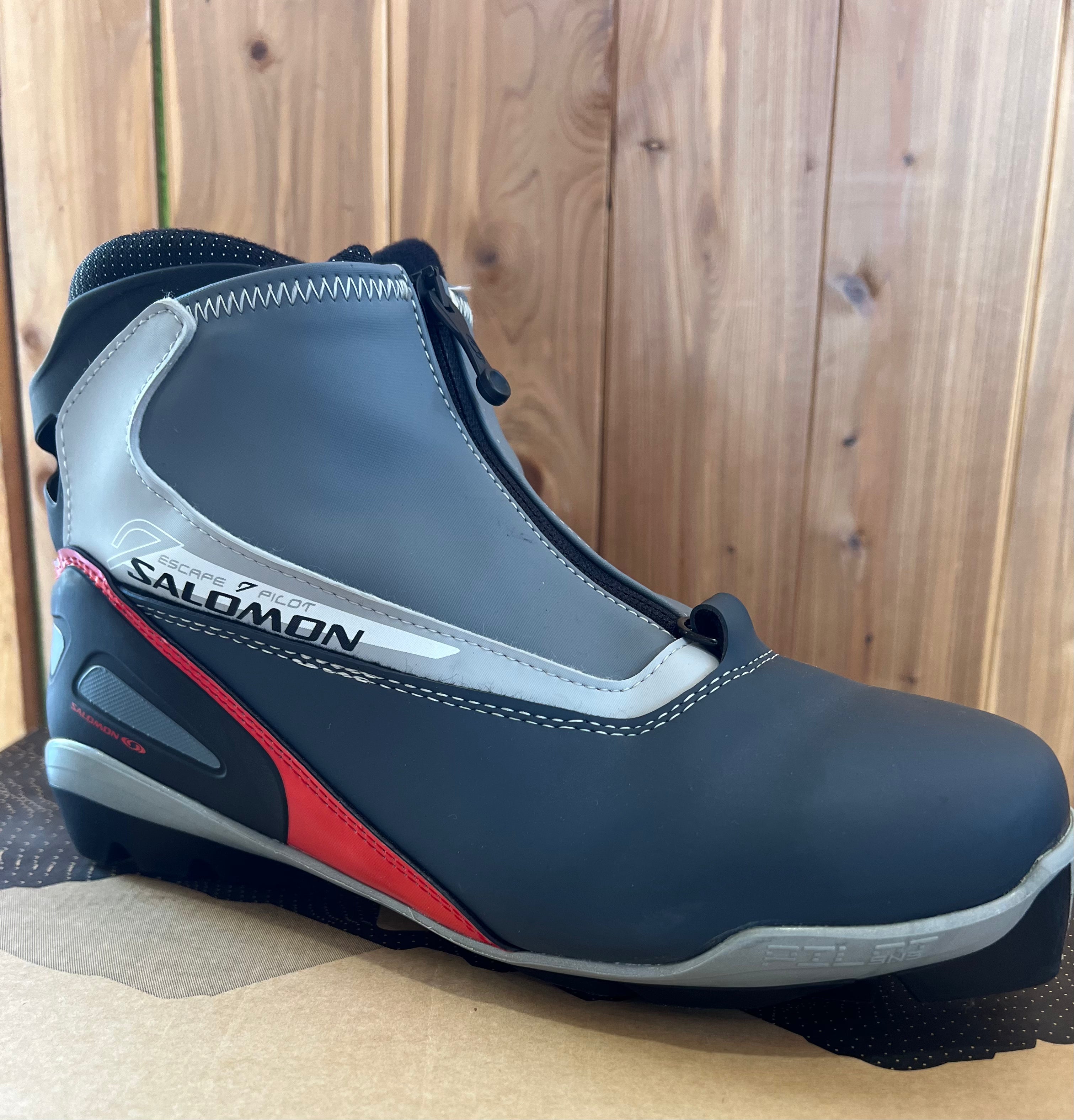salomon escape 7 pilot ski boots Cross Country Boot A waterproof zipper and lace cover help keep feet protected from the elements Salomon Men's Cross Country Ski