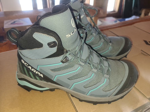 Scarpa Maverick Mid GTX Wmn hiking boot size 7- Clearance